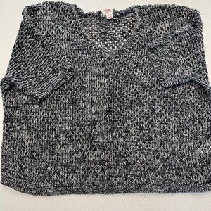 Mossy Oak Black and White V-Neck Sweater